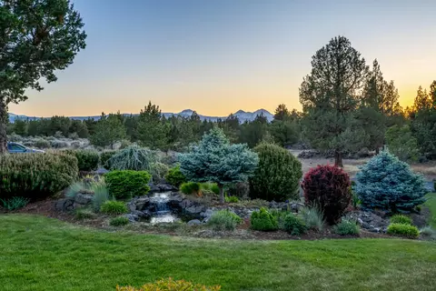 Exterior - 64145 Hunnell Rd, Bend, OR 97703 photo 7 of 9