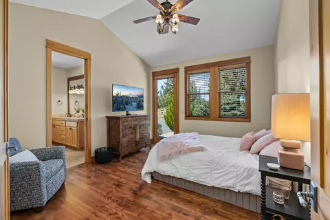 Bedroom - 64145 Hunnell Rd, Bend, OR 97703 photo 4 of 5