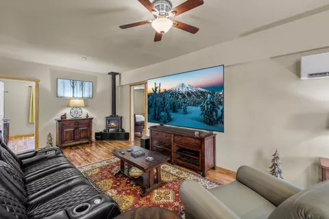 Living - 64145 Hunnell Rd, Bend, OR 97703 photo 7 of 8