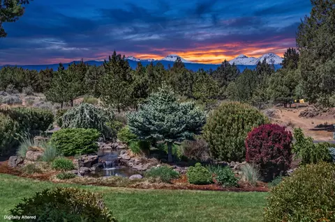 Exterior - 64145 Hunnell Rd, Bend, OR 97703 photo 2 of 9