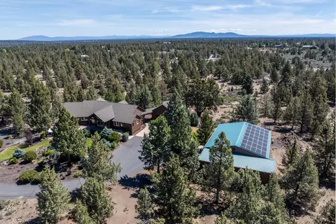 View/Area - 64145 Hunnell Rd, Bend, OR 97703 photo 2 of 3