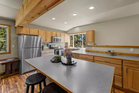 Kitchen - 64145 Hunnell Rd, Bend, OR 97703 photo 4 of 6