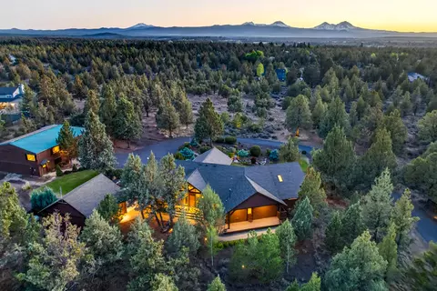 64145 Hunnell Rd, Bend, OR 97703