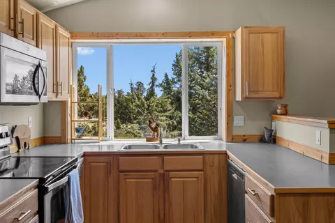 Kitchen - 64145 Hunnell Rd, Bend, OR 97703 photo 6 of 6
