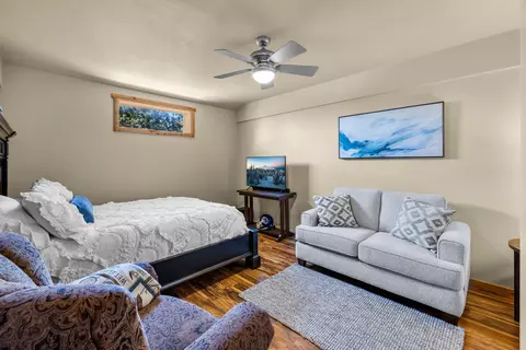 Bedroom - 64145 Hunnell Rd, Bend, OR 97703 photo 5 of 5