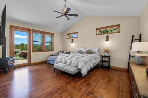 Bedroom - 64145 Hunnell Rd, Bend, OR 97703 photo 1 of 5