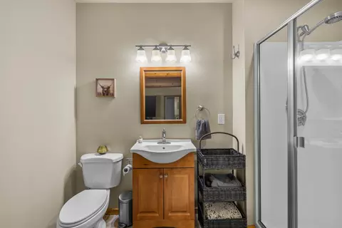 Bath - 64145 Hunnell Rd, Bend, OR 97703 photo 8 of 8