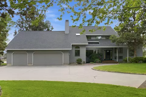 21546 NE Maplemoor Dr, Bend, OR 97701