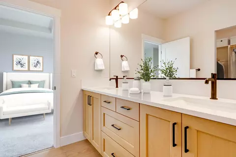 Bath - 3867 NE Tellus Dr, Bend, OR 97701 photo 1 of 1