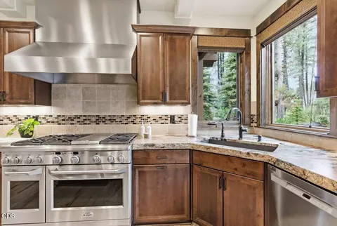 Kitchen - 56346 Fireglass Loop, Bend, OR 97707 photo 6 of 6