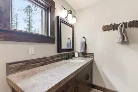 Bath - 56346 Fireglass Loop, Bend, OR 97707 photo 11 of 12
