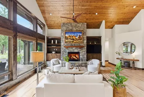 Living - 56346 Fireglass Loop, Bend, OR 97707 photo 2 of 4