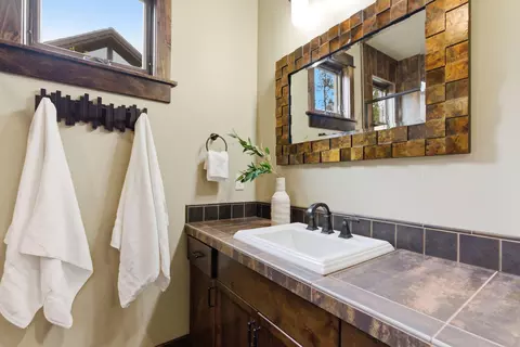 Bath - 56346 Fireglass Loop, Bend, OR 97707 photo 4 of 12