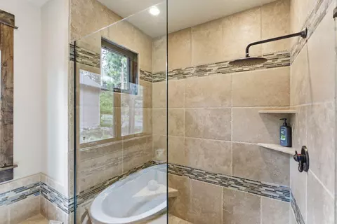 Bath - 56346 Fireglass Loop, Bend, OR 97707 photo 8 of 12