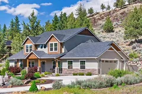 2269 NW Putnam Rd, Bend, OR 97703