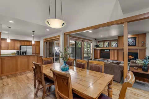 Dining - 57124 Evergreen Loop #33, Sunriver, OR 97707 photo 4 of 7