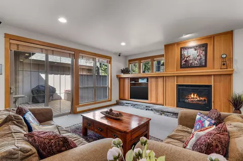 Living - 57124 Evergreen Loop #33, Sunriver, OR 97707 photo 5 of 5