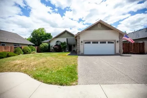505 SE Jaylen Dr, Grants Pass, OR 97527