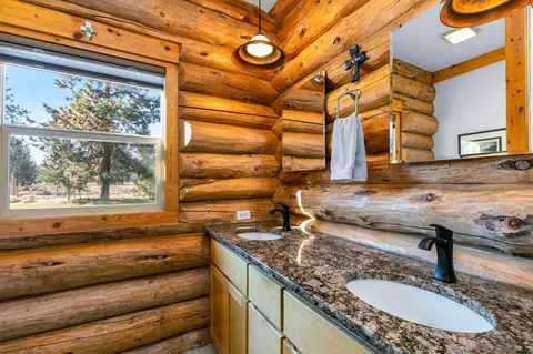 Bath - 16443 Dea Dr, Bend, OR 97703 photo 1 of 2