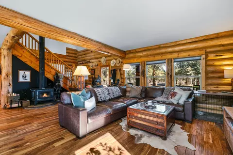 Living - 16443 Dea Dr, Bend, OR 97703 photo 2 of 3