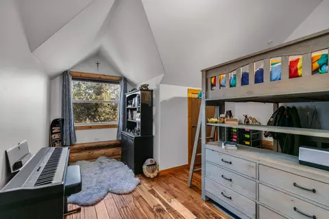 Bedroom - 16443 Dea Dr, Bend, OR 97703 photo 5 of 5
