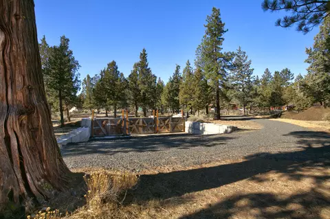 Exterior - 16443 Dea Dr, Bend, OR 97703 photo 13 of 26