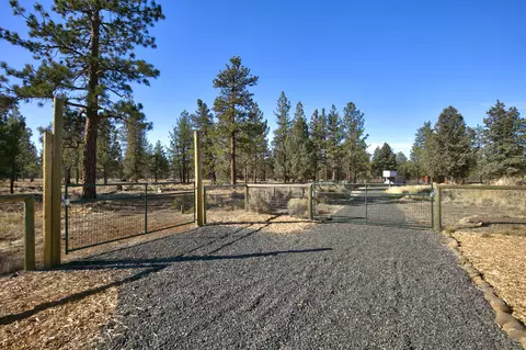 Exterior - 16443 Dea Dr, Bend, OR 97703 photo 12 of 26
