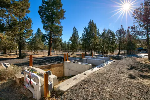 Exterior - 16443 Dea Dr, Bend, OR 97703 photo 14 of 26