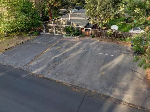 Exterior - 21025 Denning Dr, Bend, OR 97702 photo 3 of 9