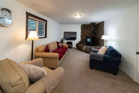 Living - 21025 Denning Dr, Bend, OR 97702 photo 1 of 1