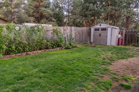 Exterior - 21025 Denning Dr, Bend, OR 97702 photo 8 of 9