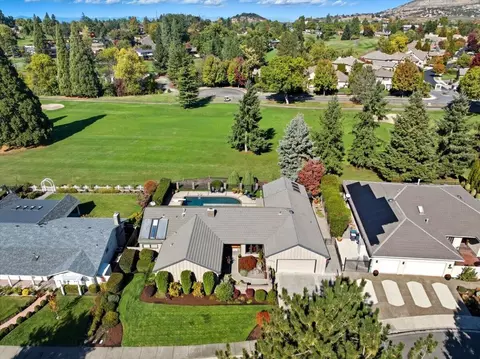 3153 Pepperwood Dr, Medford, OR 97504