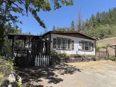 705 Hyde Park Rd, Grants Pass, OR 97527