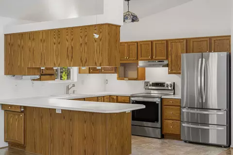 Kitchen - 55885 Osprey Rd, Bend, OR 97707 photo 4 of 5