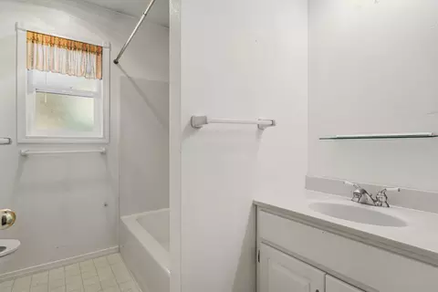Bath - 55885 Osprey Rd, Bend, OR 97707 photo 2 of 2