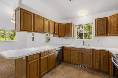 Kitchen - 55885 Osprey Rd, Bend, OR 97707 photo 3 of 5