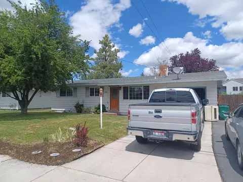 4439 Memorie Ln, Klamath Falls, OR 97603