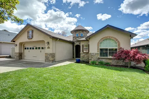 3764 Calle Vista Dr, Medford, OR 97504