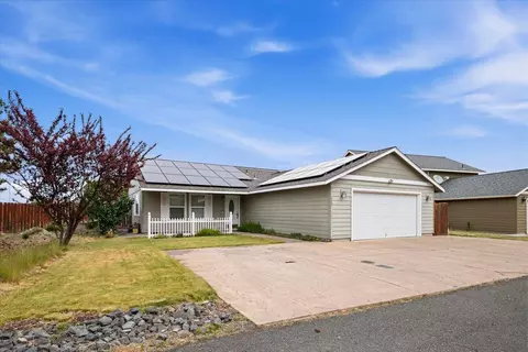 512 SE Ponderosa Dr, Madras, OR 97741