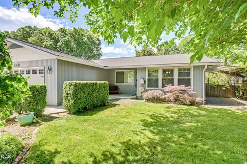 449 Teakwood Dr, Eagle Point, OR 97524