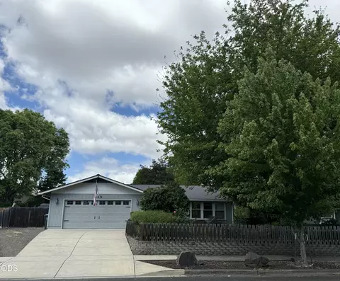 449 Teakwood Dr, Eagle Point, OR 97524
