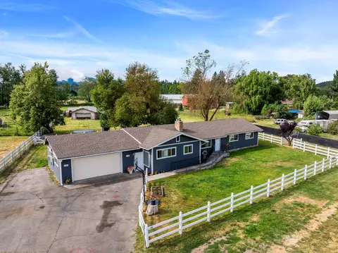 4675 Leonard Rd, Grants Pass, OR 97527
