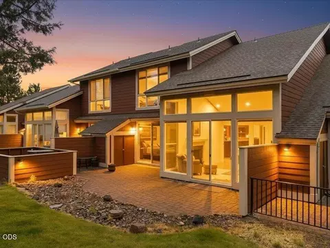 11110 Village Loop, Redmond, OR 97756