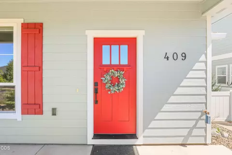 Entry Way - 409 Sand Pointe Dr, Central Point, OR 97502 photo 1 of 4