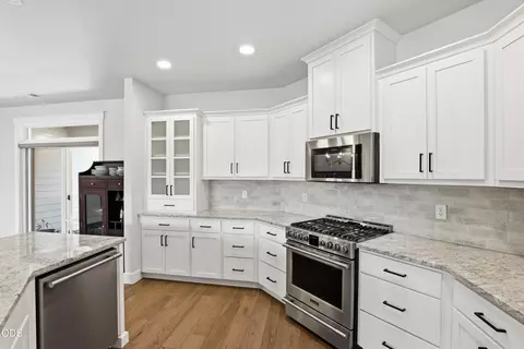 Kitchen - 409 Sand Pointe Dr, Central Point, OR 97502 photo 1 of 5