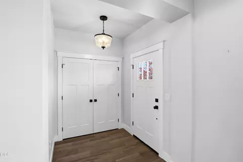 Entry Way - 409 Sand Pointe Dr, Central Point, OR 97502 photo 4 of 4