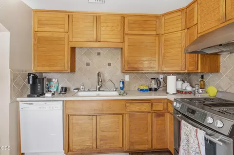 Kitchen - 1299 Or-234, Eagle Point, OR 97524 photo 2 of 3