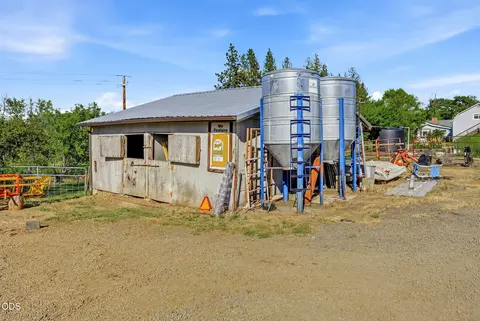 Exterior - 1299 Or-234, Eagle Point, OR 97524 photo 6 of 25