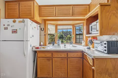 Kitchen - 1299 Or-234, Eagle Point, OR 97524 photo 3 of 3