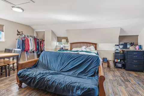 Bedroom - 1299 Or-234, Eagle Point, OR 97524 photo 6 of 6
